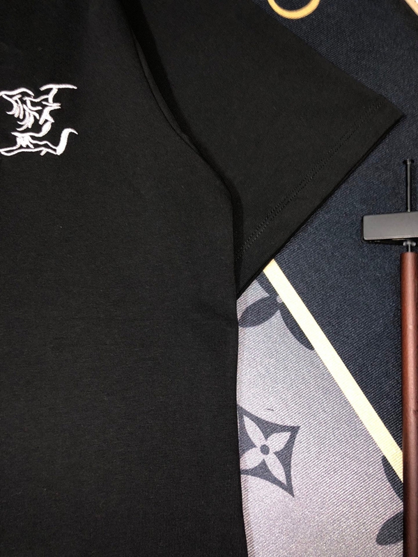 ブランドTシャツ側面デザイン